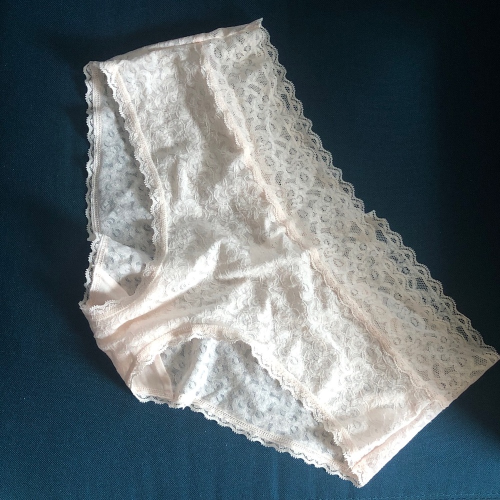 Gap lace shorty